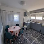 Isthmus Cuddly Nest Apartmán *